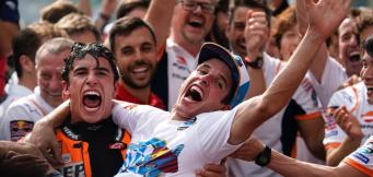 I due fratelli spagnoli festeggiano la vittoria del titolo!