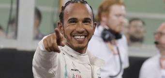 Il campione inglese festeggia negli Emirati!