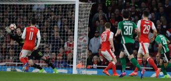 Il Lincoln City prova ad attaccare la porta dei Gunners!