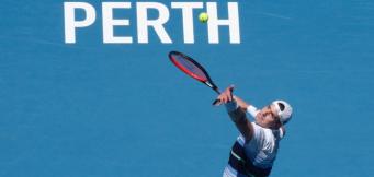 Lo statunitense John Isner al servizio!