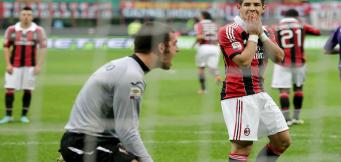 La delusione di Pato dopo un calcio di rigore sbagliato contro la Fiorentina!