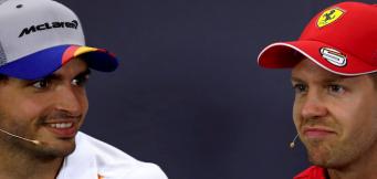 Passaggio di consegne tra Carlos Sainz Jr e Sebastian Vettel in Ferrari!