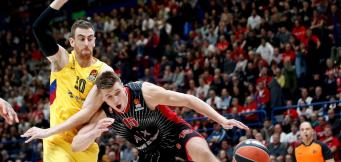 Il centro Kaleb Tarczewski dell'Olimpia