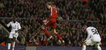 Peter Crouch realizza nel 2007 lo storico gol dell'8-0 al Besiktas!