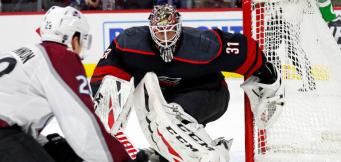 Il portiere svedese Anton Forsberg, dei Carolina Hurricanes 