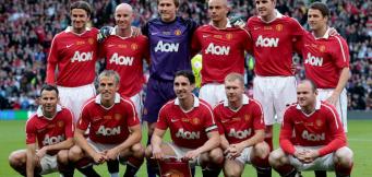 Una formazione di vecchie glorie dello United!