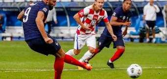 Giroud realizza un rigore contro la Croazia in Nations!