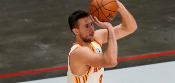 Il Gallo con la nuova canotta degli Hawks!