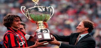 Maldini e Baresi alzano il trofeo Luigi Berlusconi!