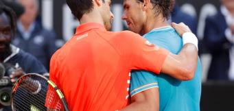 Un abbraccio tra i due campioni a Roma