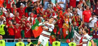 Ronaldo con la maglia Nike del Portogallo