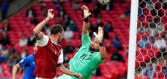 Il gol, poi non convalidato, di Arnautovic all'Italia