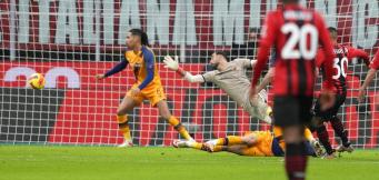 Messias in gol contro la Roma