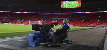 Un operatore tv a Wembley