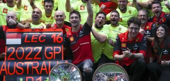 I festeggiamenti per il Grand Chelem del pilota Ferrari!