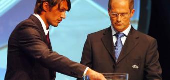 Paolo Maldini durante un sorteggio UEFA
