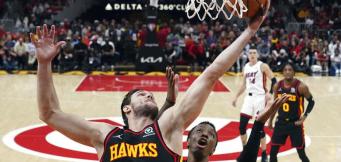 Gallinari sotto canestro