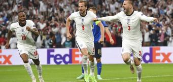 Il gol del vantaggio inglese nella finale contro l'Italia