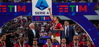 Ibra festeggia lo Scudetto a Reggio Emilia