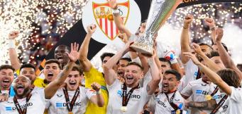 Rakitic con la Coppa a Budapest