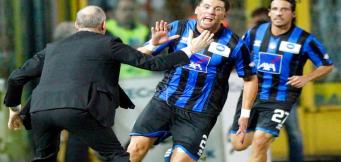 Stendardo con la maglia dell'Atalanta