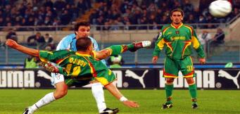 Valeri Bojinov in acrobazia all'Olimpico