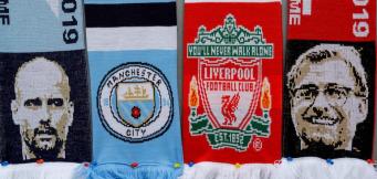 Le sciarpe delle due squadre