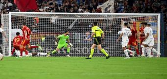 Leao in gol in mezza rovesciata all'Olimpico contro la Roma