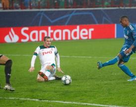 Il clamoroso gol di Douglas Costa a Mosca