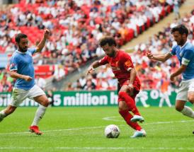 Salah protegge la sfera durante il Community Shield