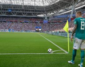 Kroos, dalla bandierina con la maglia della Germania!