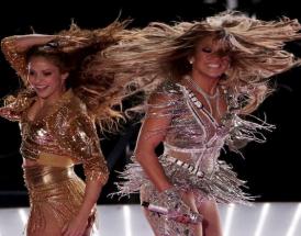 Le meravigliose Shakira e Jennifer Lopez durante lo show all'intervallo!