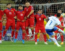Pellegrini al tiro con la maglia della Nazionale!