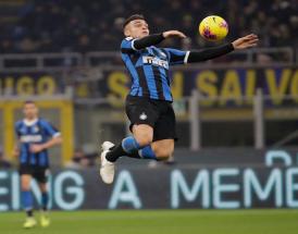 Lautaro stoppa di petto la sfera Nike!