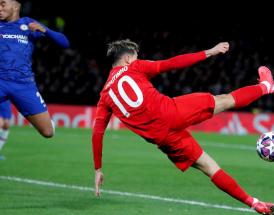 Coutinho in mezza girata con la maglia del Bayern!