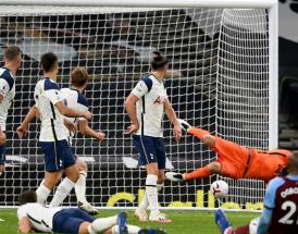 Uno dei gol del West Ham agli Spurs