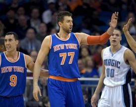Andrea Bargnani con la maglia di New York