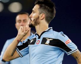Luis Alberto con la maglia della Macron celebrativa dei 120 anni!