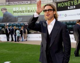 Brad Pitt in un campo da baseball! 