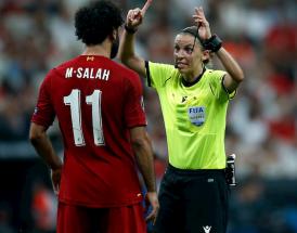 Stephanie Frappart a colloquio con Salah!