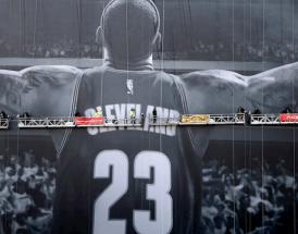 Un meraviglioso telo pubblicitario con Lebron!