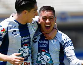 I giocatori dei Pumas festeggiano dopo un gol!