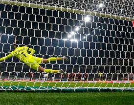 Il primo rigore del derby di Milano