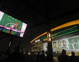 Un maxischermo a Milwaukee durante le Finals 2021!