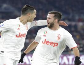 L'esultanza di Miralem Pjanic e CR7