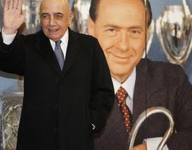 Galliani nella Sala Trofei del Milan!