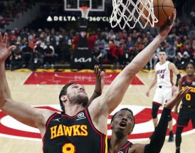 Gallinari sotto canestro