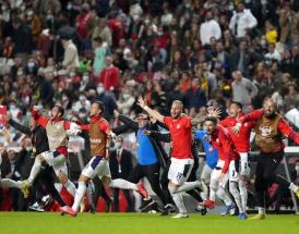 La gioia dei calciatori serbi a Lisbona