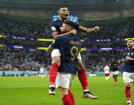 L'esultanza dei due attaccanti francesi