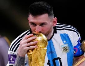 Leo con la Coppa più cercata